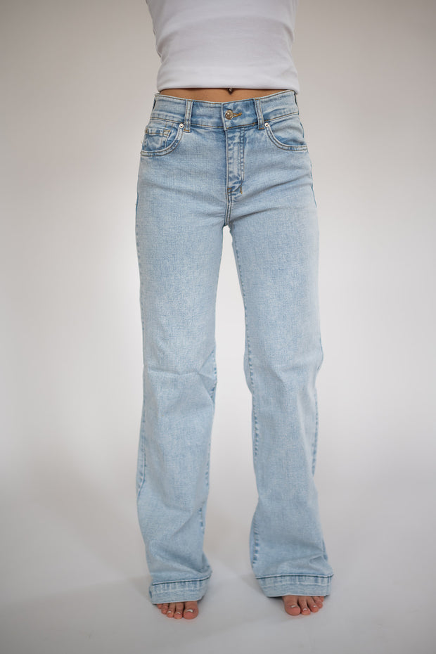 SIGNATURE TROUSER LIGHT WASH