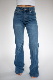 SIGNATURE TROUSER MEDIUM WASH