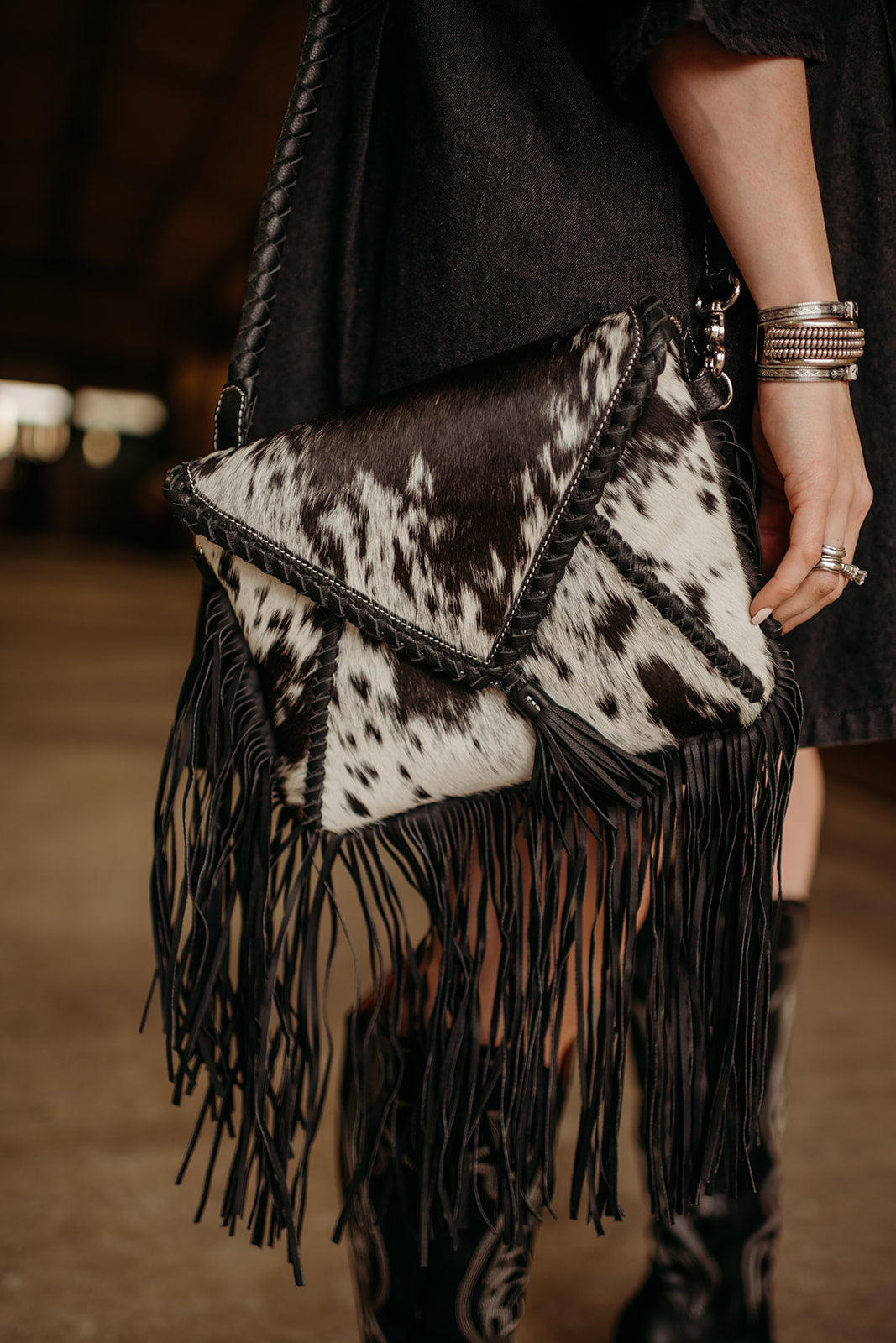 Beautiful White and Black Fringe Purse American Darling Black & White \Messenger Bag | JW Stores main image 3